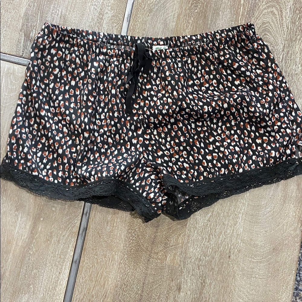 Aerie Women's Leopard Print Shorts in Brown and Black - Picture 4 of 7